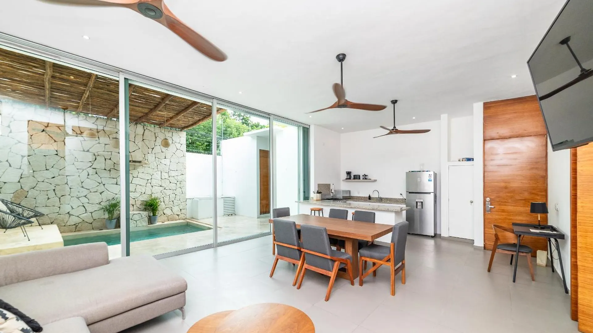 Relaxing 2 Bedroom Apartement In The Center Of Tulum With Private Pool And Terrace 아파트